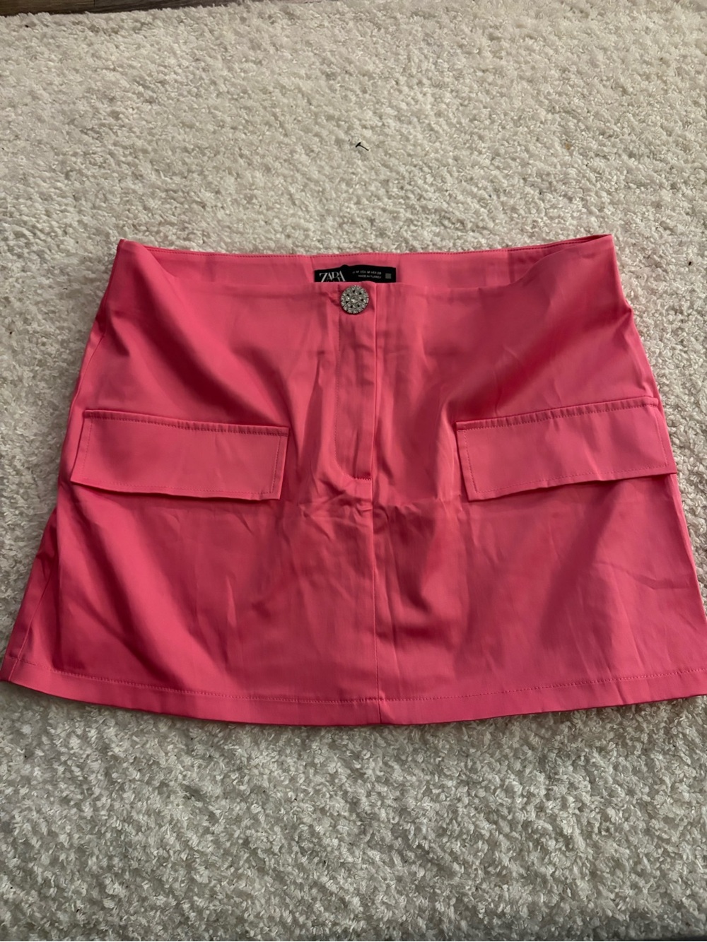 NWT Zara Limited Edition jewel button pink mini skirt. Size Medium